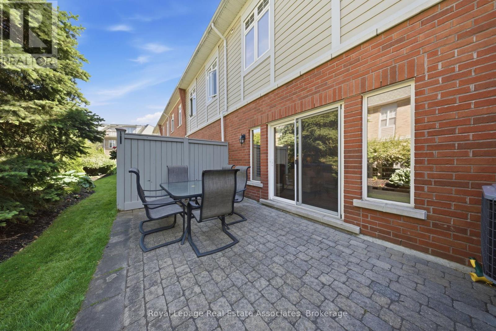 32 ST LAWRENCE DRIVE - 43