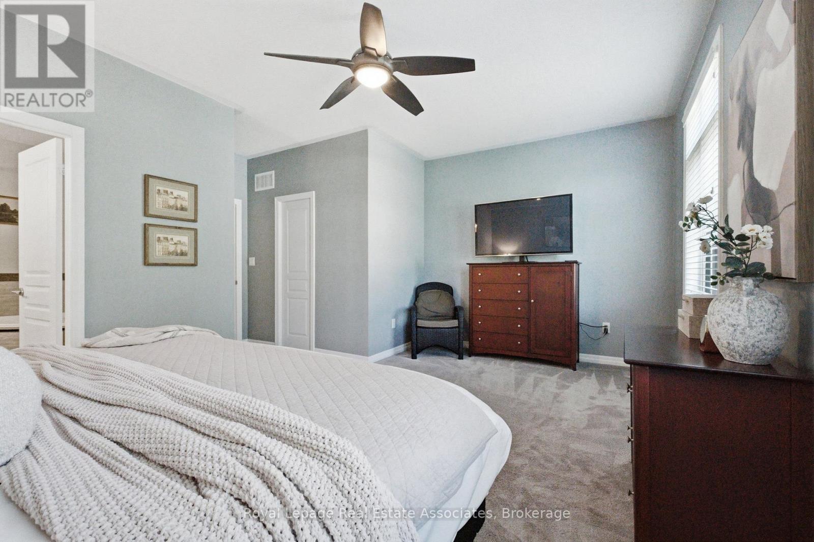 32 ST LAWRENCE DRIVE - 32