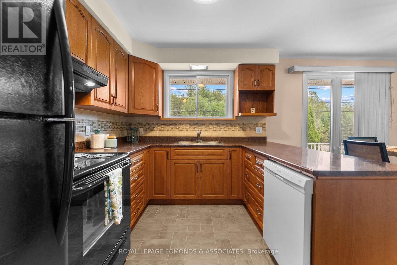 39325A HIGHWAY 41 - 15