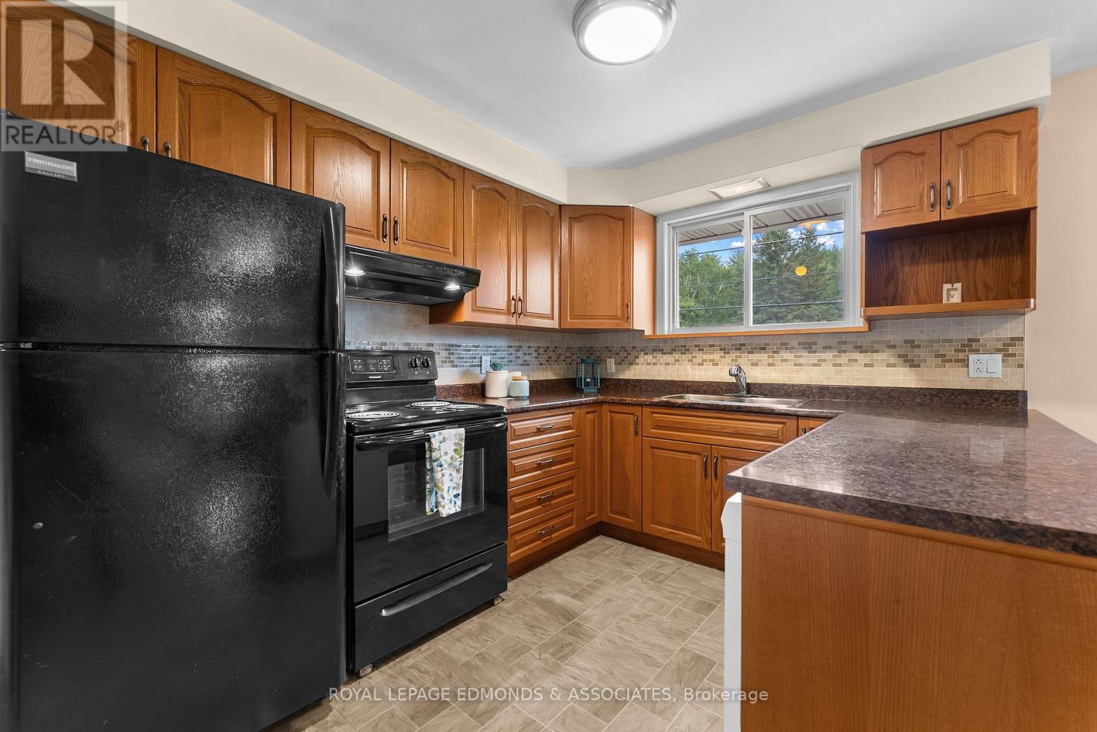 39325A HIGHWAY 41 - 16