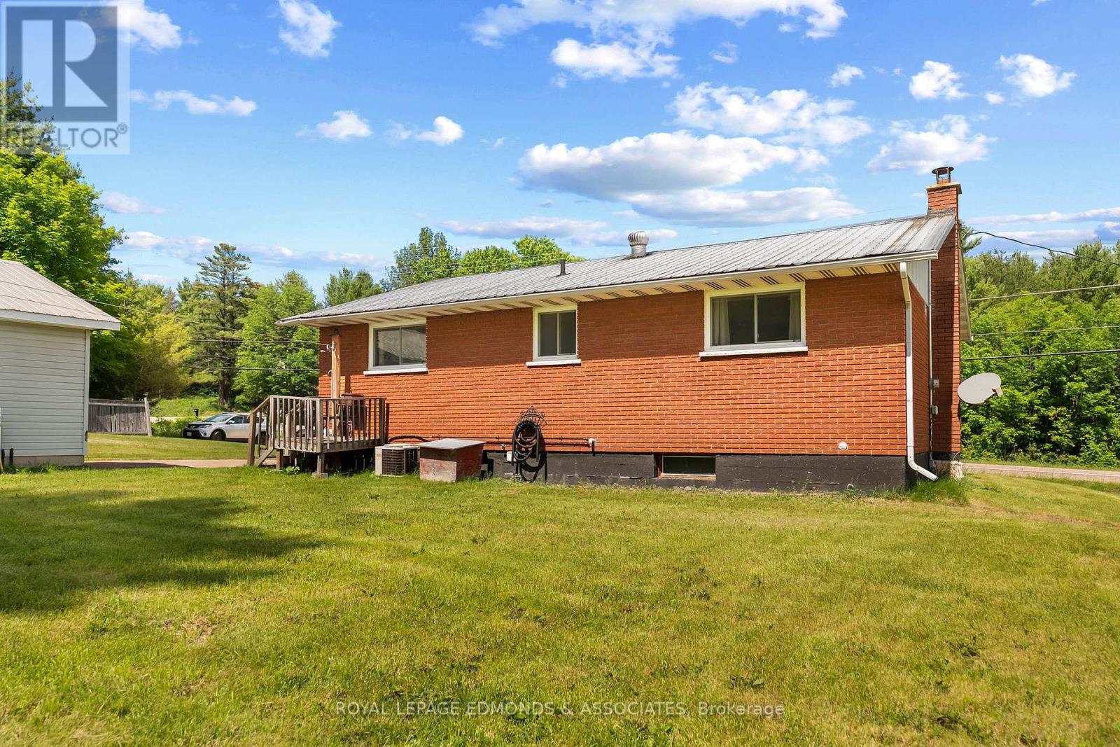 39325A HIGHWAY 41 - 37