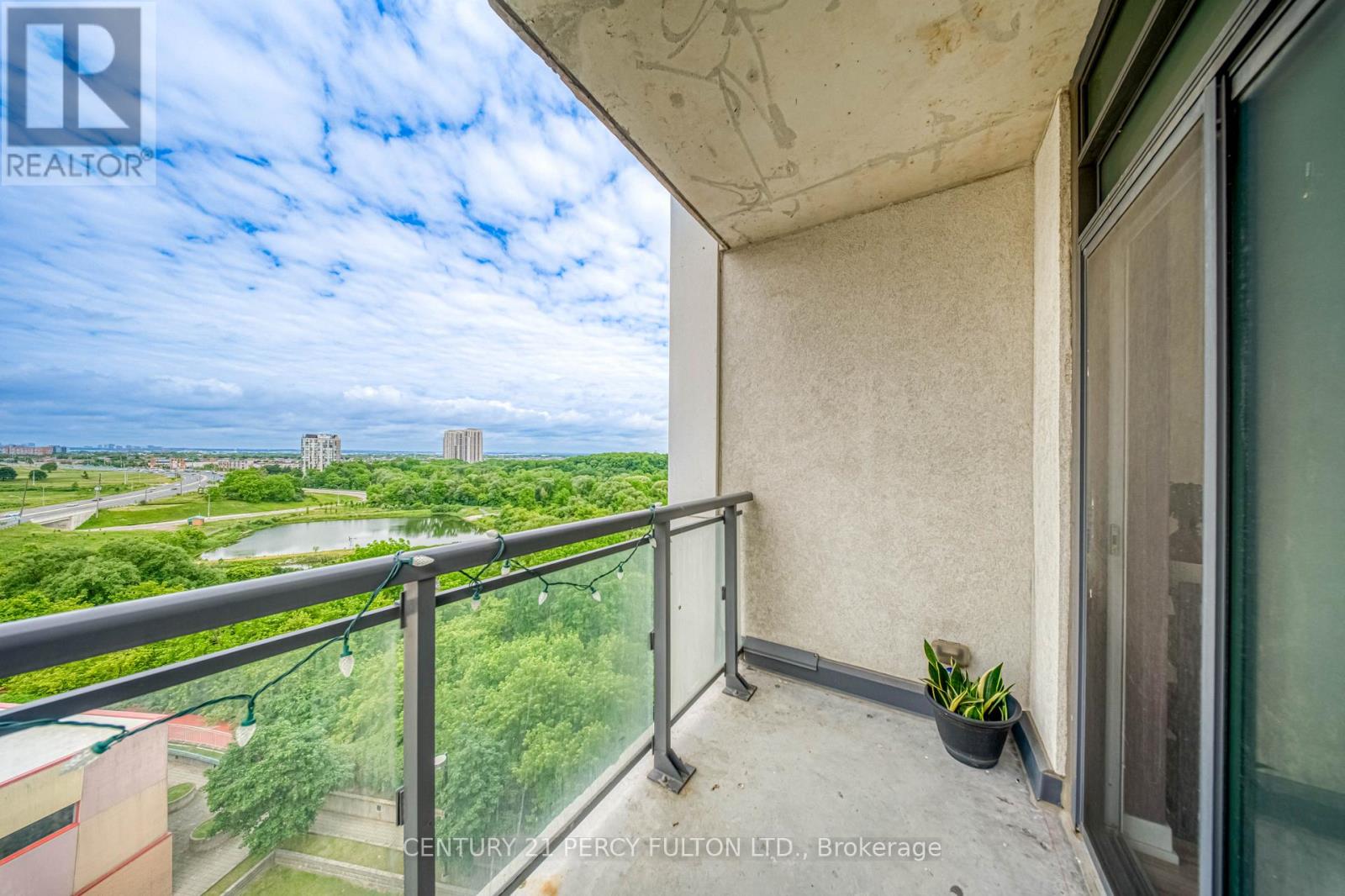 #802 840 QUEENS PLATE DRIVE - 22