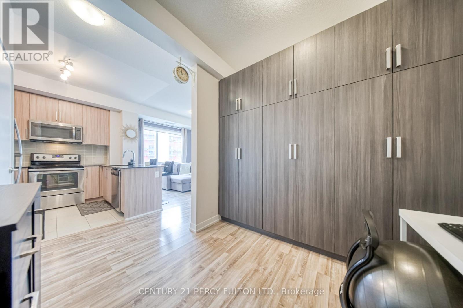 #802 840 QUEENS PLATE DRIVE - 5