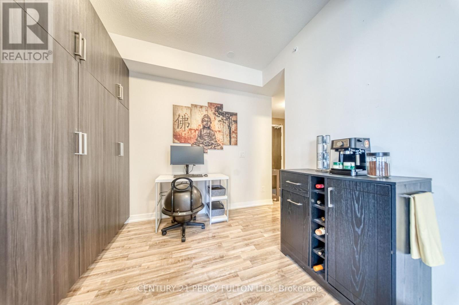 #802 840 QUEENS PLATE DRIVE - 6