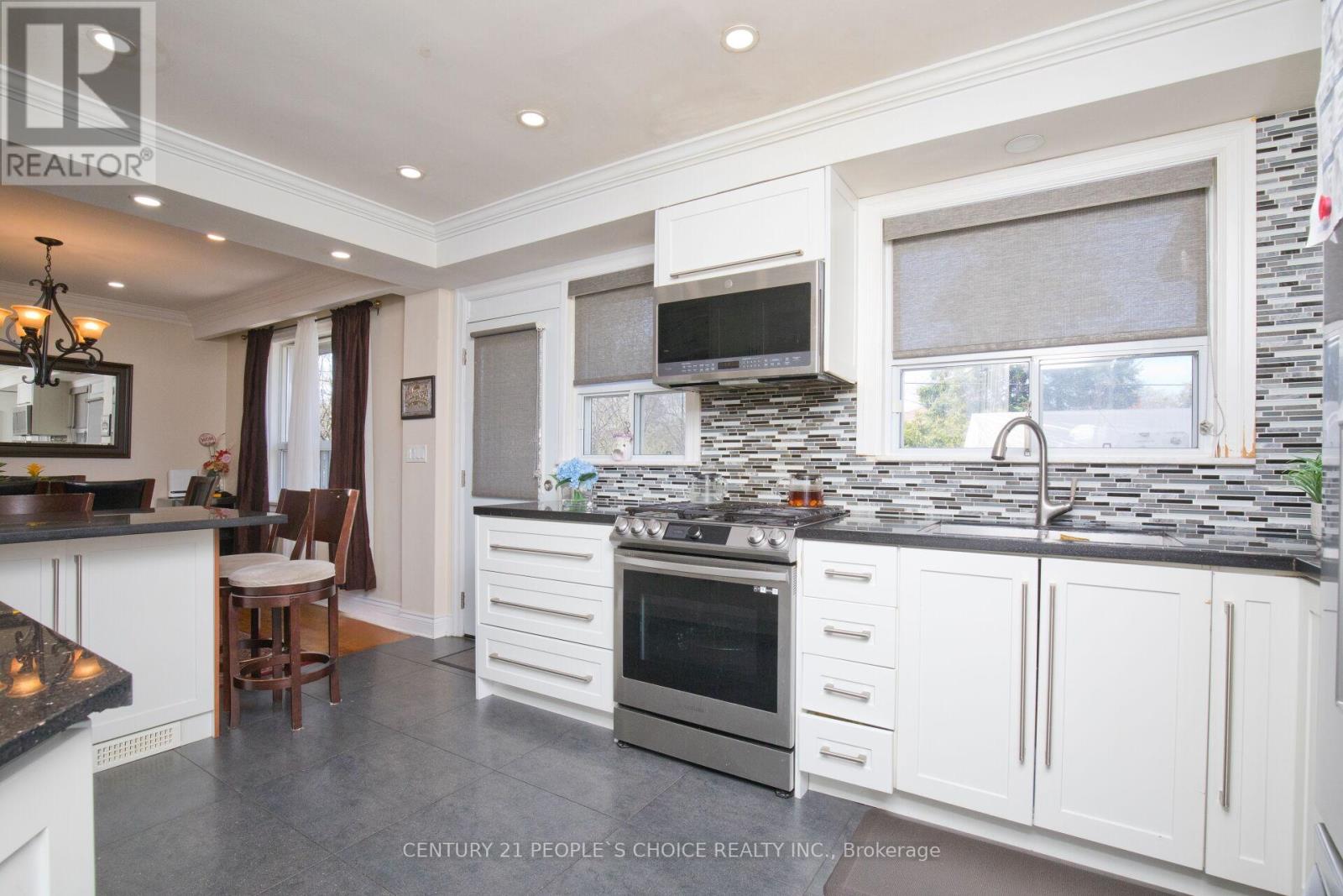 50 JEFFCOAT DRIVE - 18