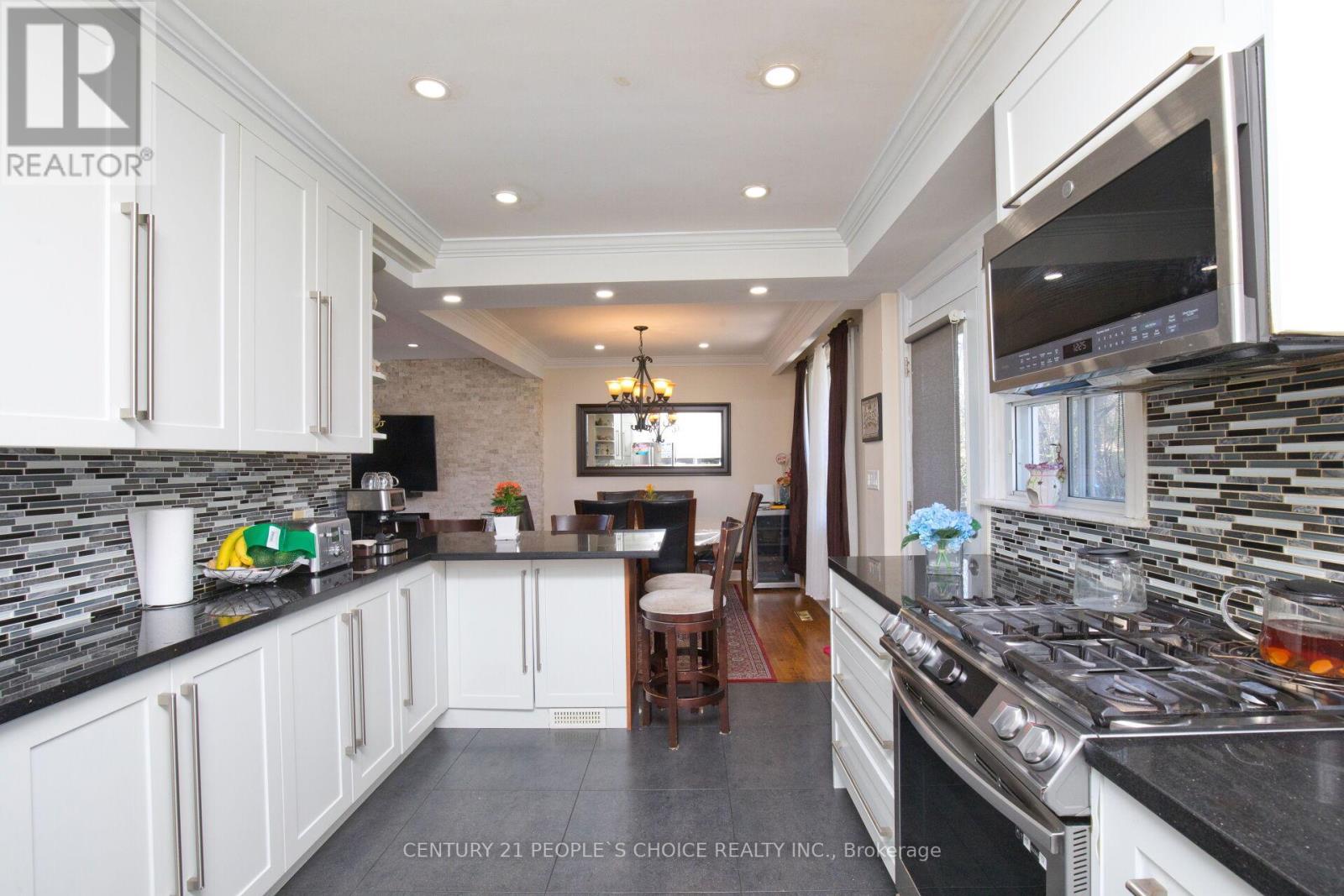 50 JEFFCOAT DRIVE - 19