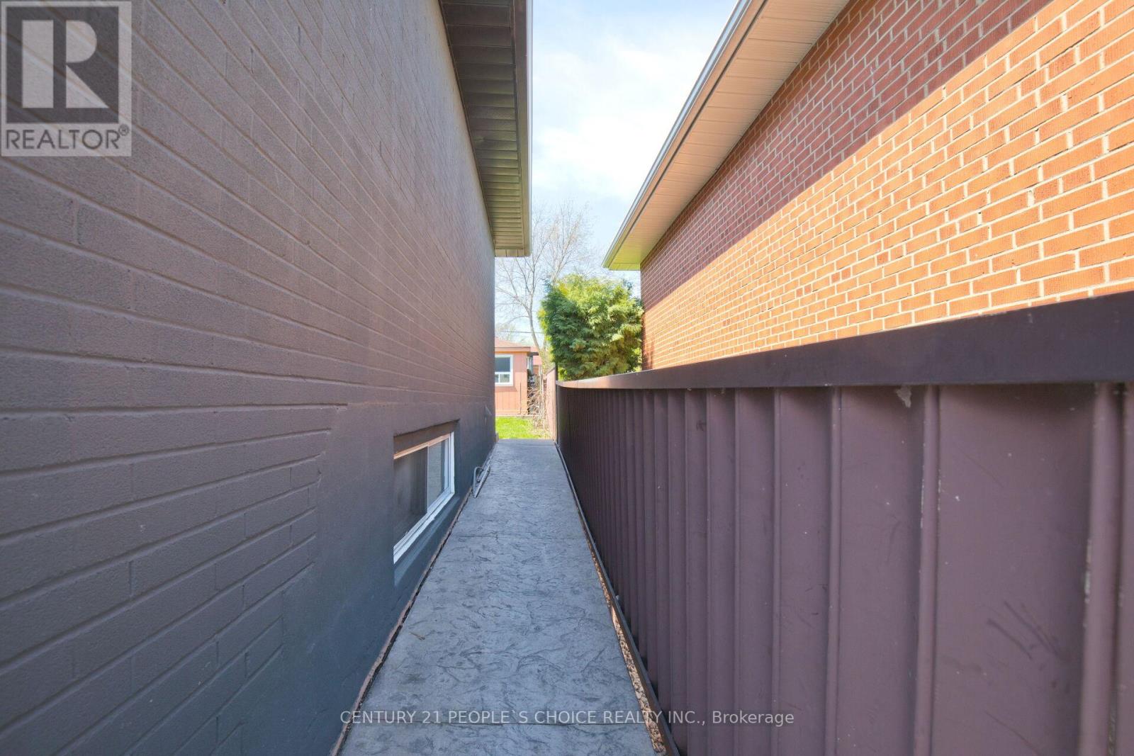 50 JEFFCOAT DRIVE - 46