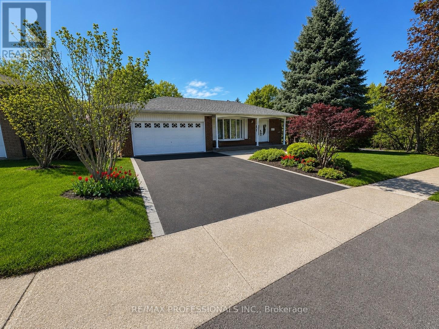 37 SUNPLAINS CRESCENT - 1