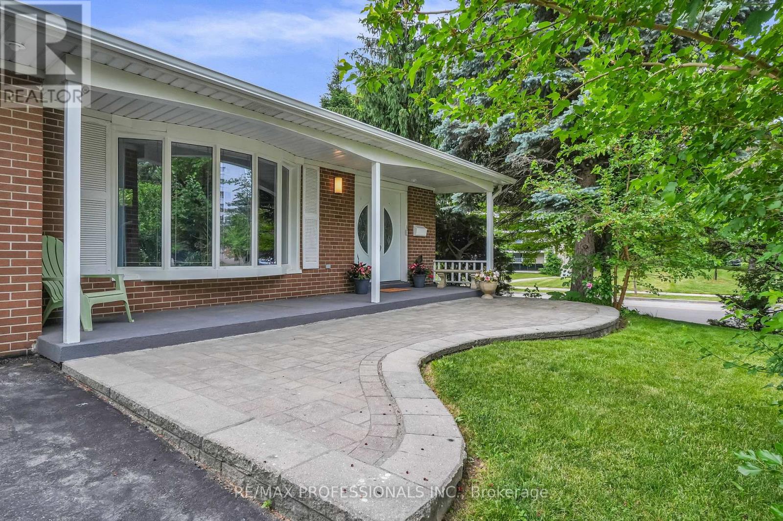 37 SUNPLAINS CRESCENT - 2
