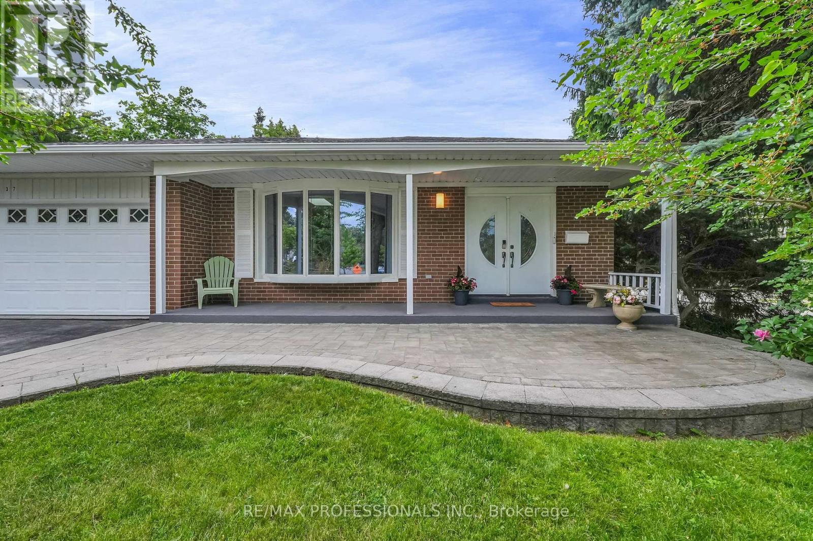 37 SUNPLAINS CRESCENT - 4
