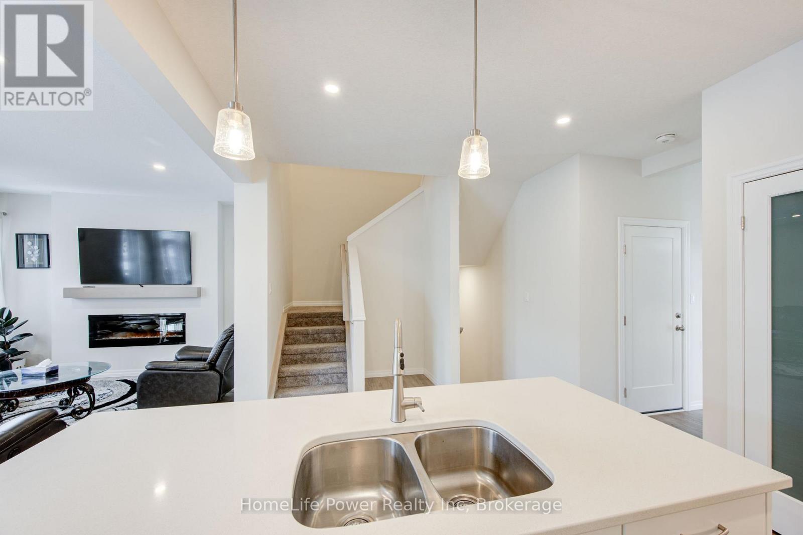 4 BRAUN AVENUE - 13