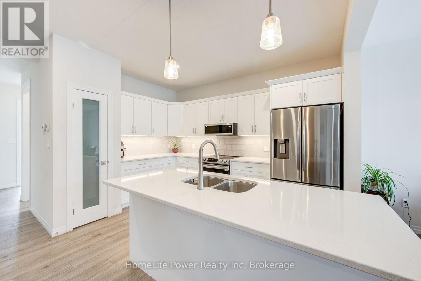 4 BRAUN AVENUE - 17