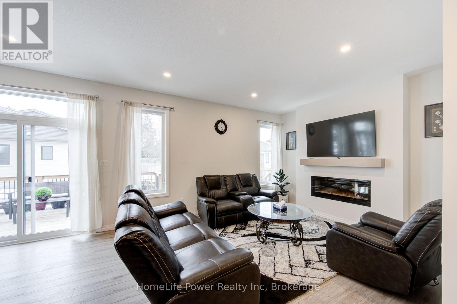 4 BRAUN AVENUE - 19