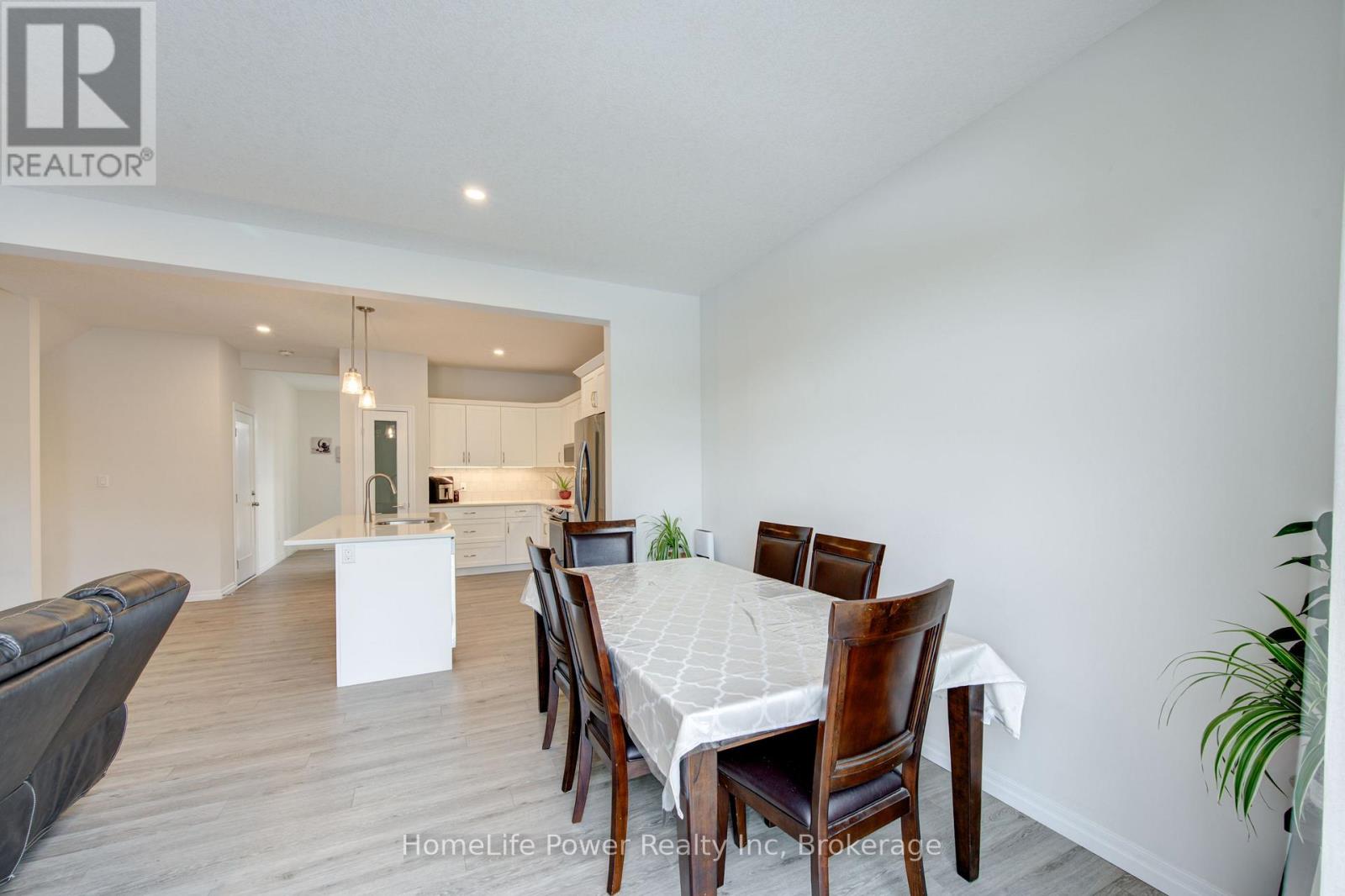 4 BRAUN AVENUE - 24