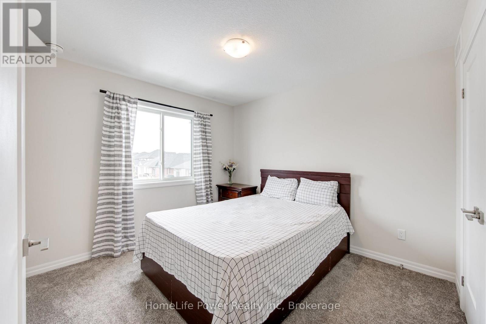 4 BRAUN AVENUE - 35