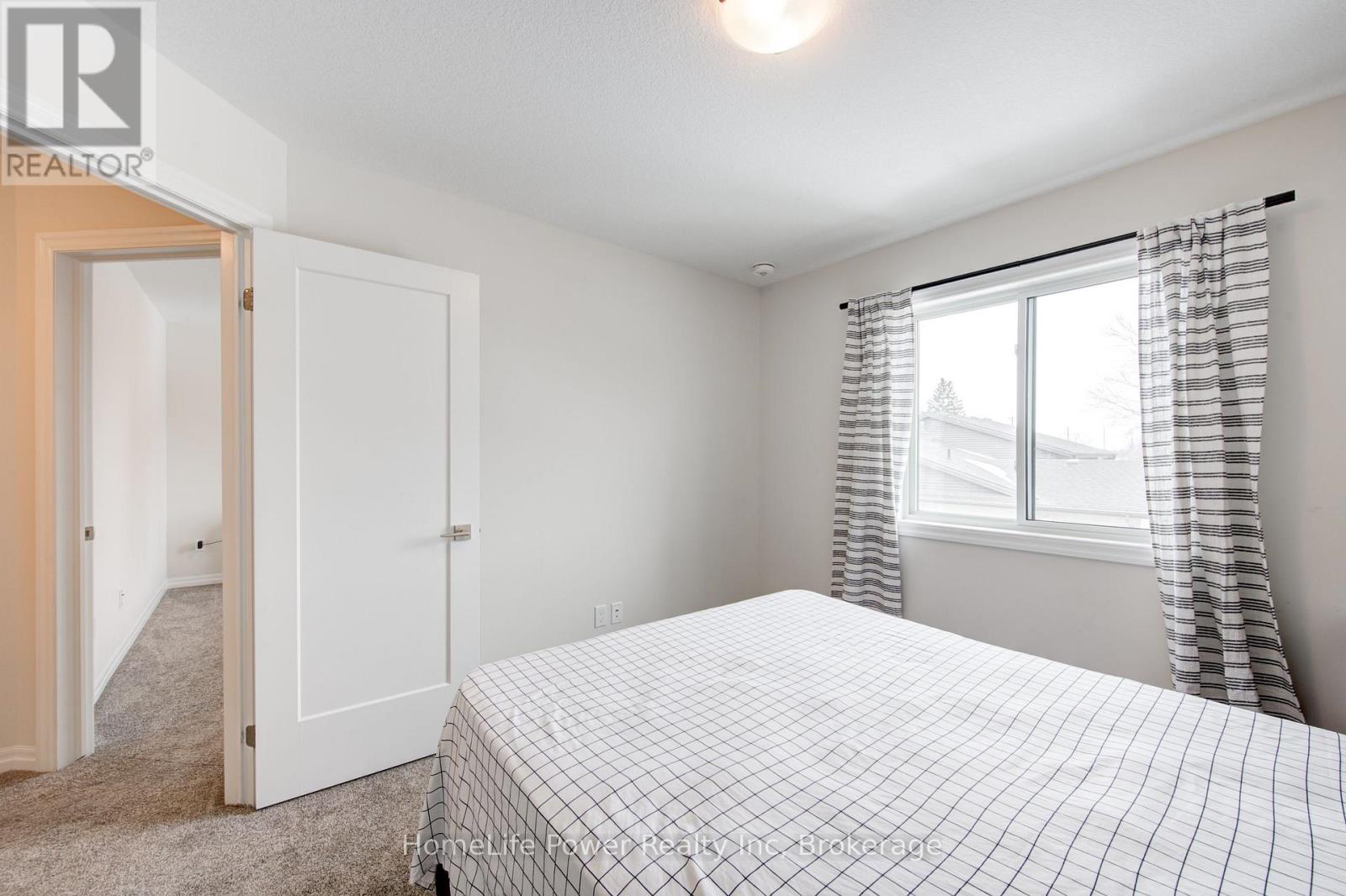 4 BRAUN AVENUE - 36