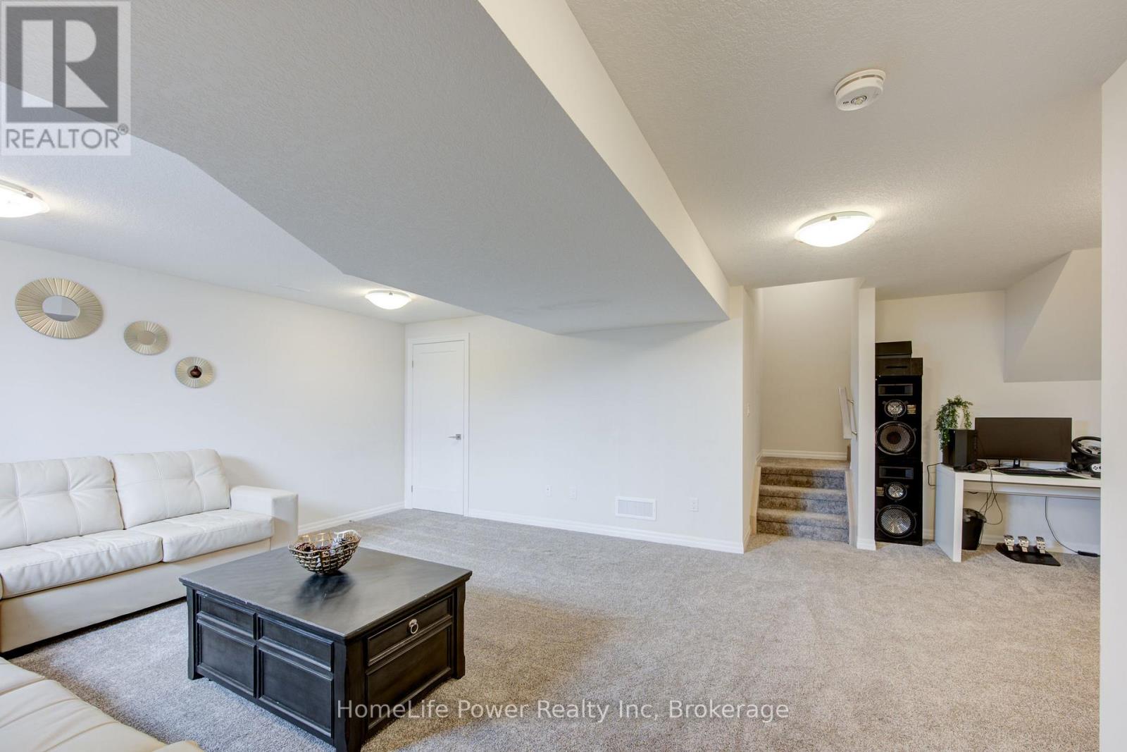 4 BRAUN AVENUE - 39