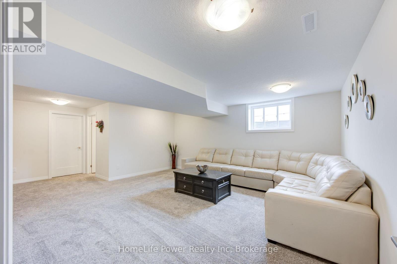 4 BRAUN AVENUE - 40