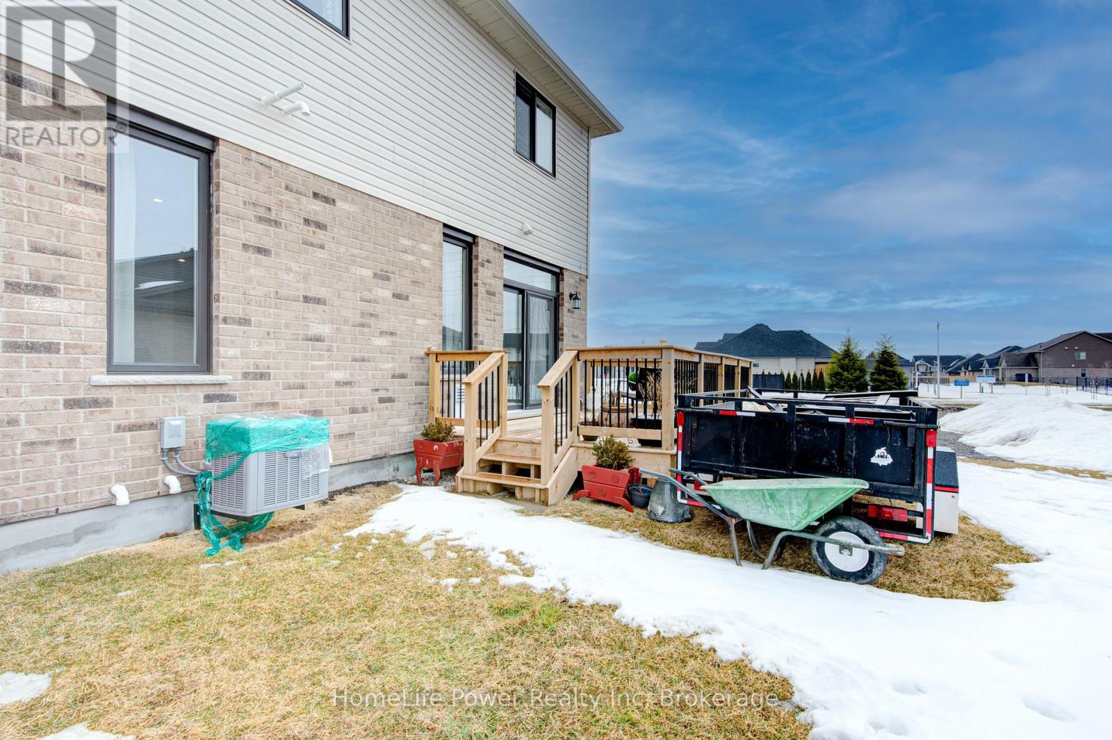 4 BRAUN AVENUE - 44