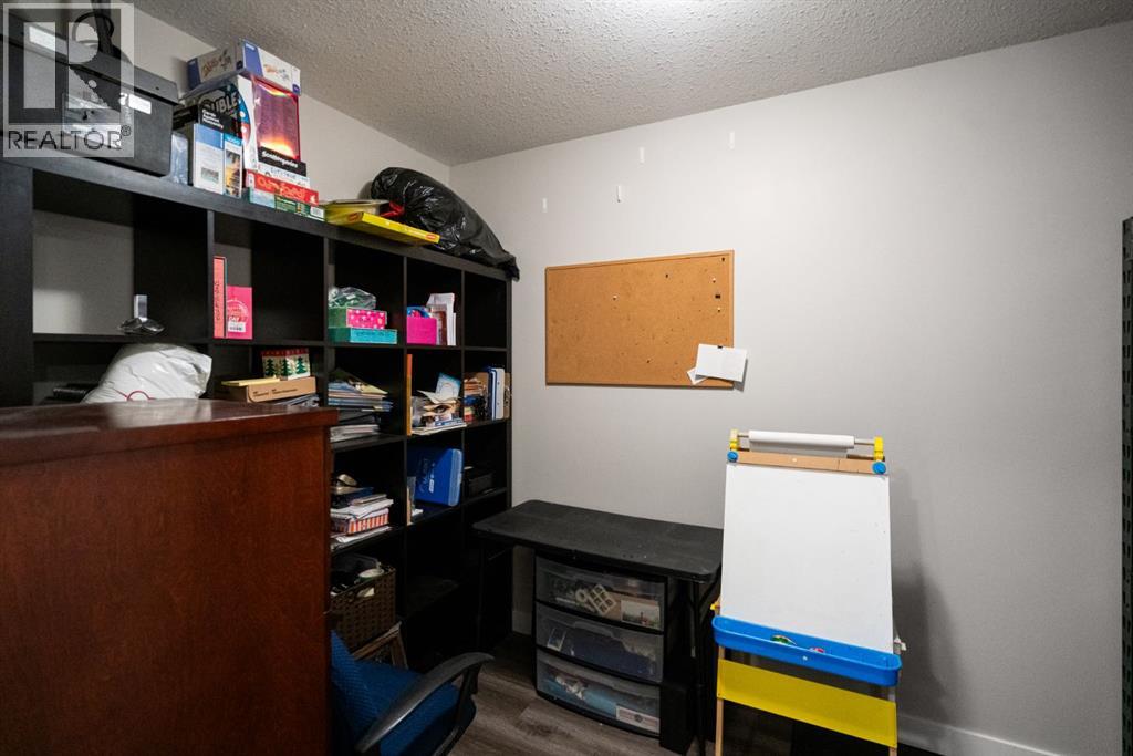 2304 62 Street - 17