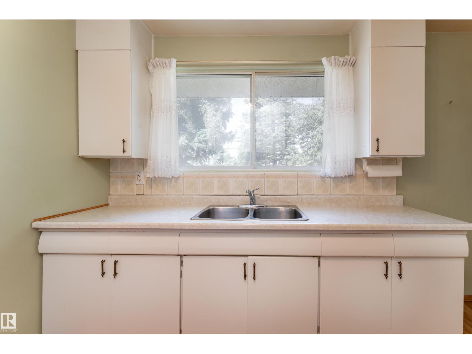 12228 141 ST NW — photo 10