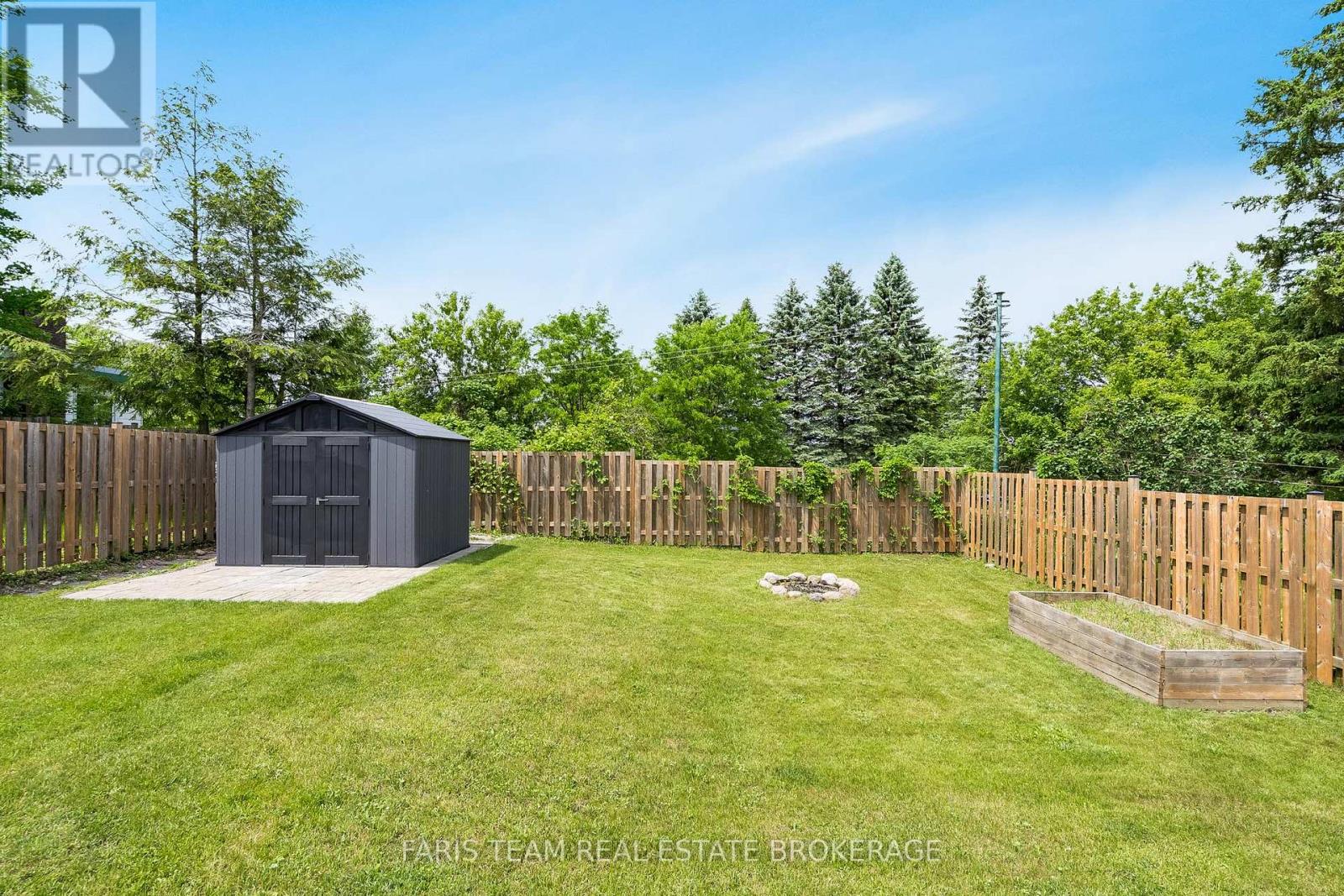 654 VICTORIA STREET - 34