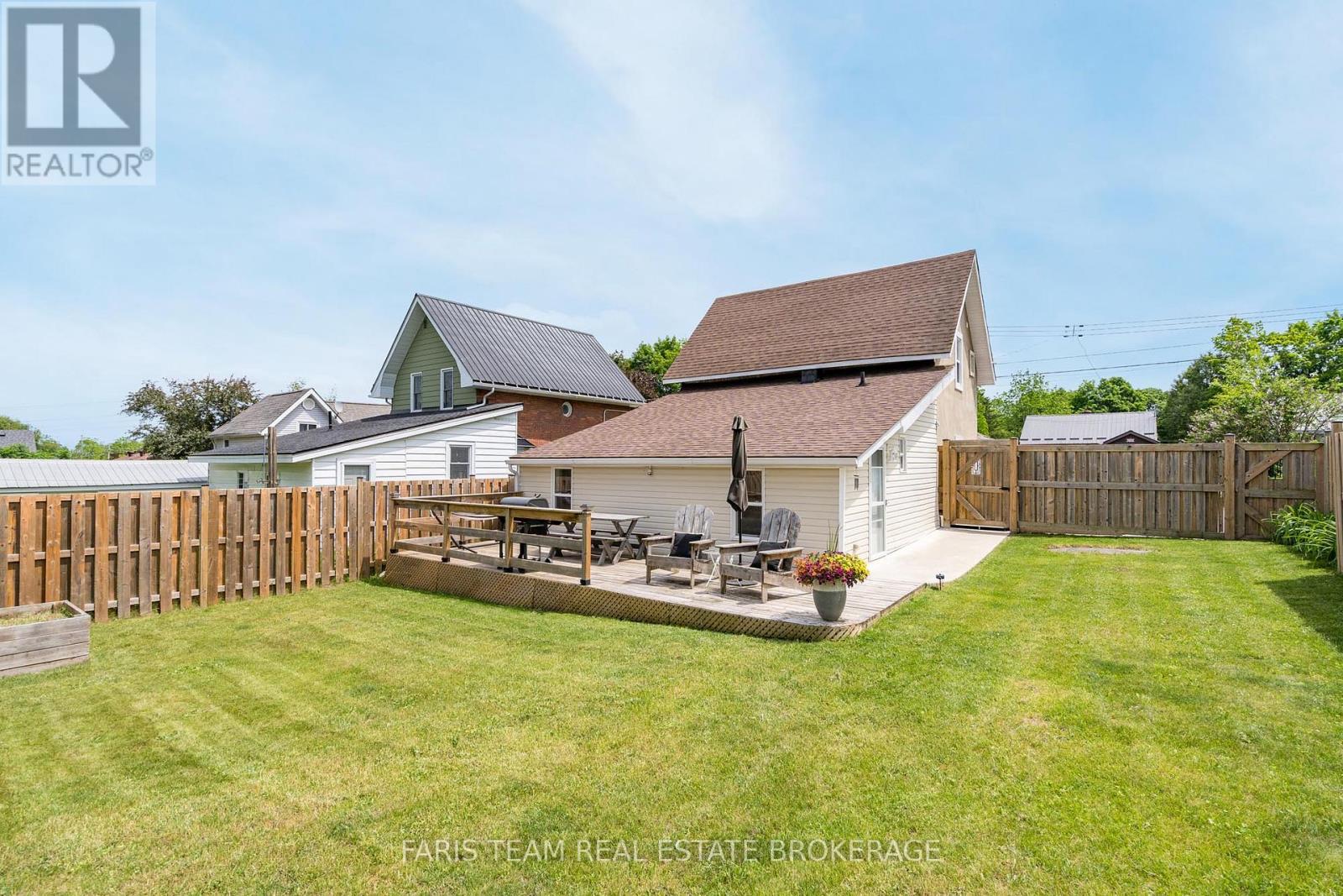 654 VICTORIA STREET - 33