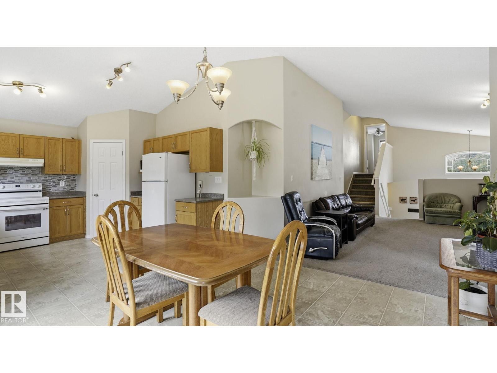 6105 52 AV — photo 10
