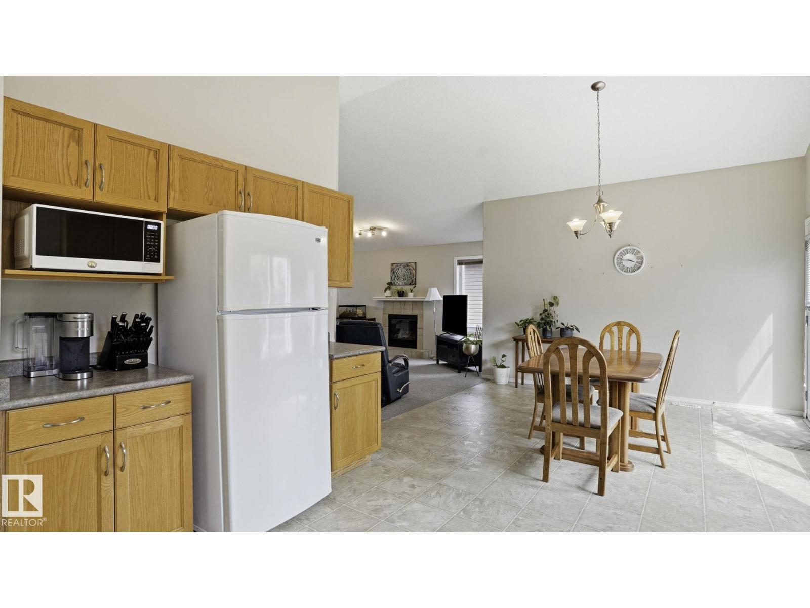 6105 52 AV — photo 14
