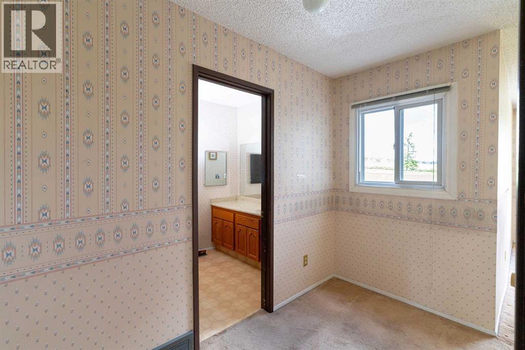 #30 228 Theodore Place NW - 22