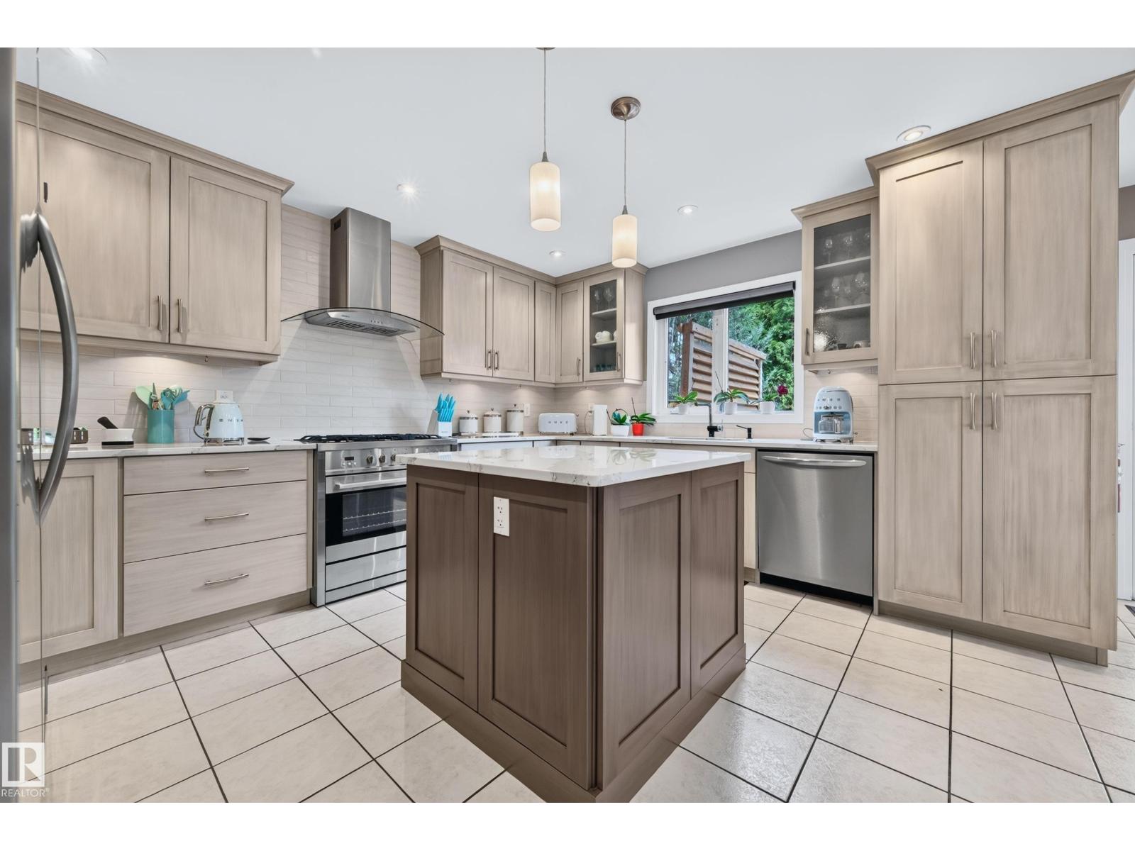 15827 67B ST NW NW — photo 13