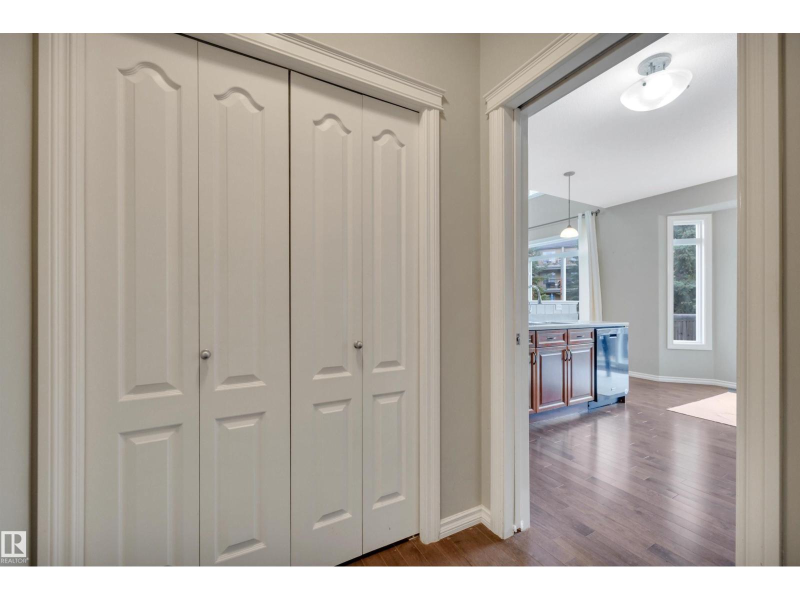 11520 11 AV SW — photo 11