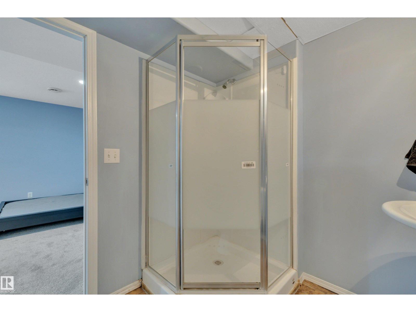 11520 11 AV SW — photo 25