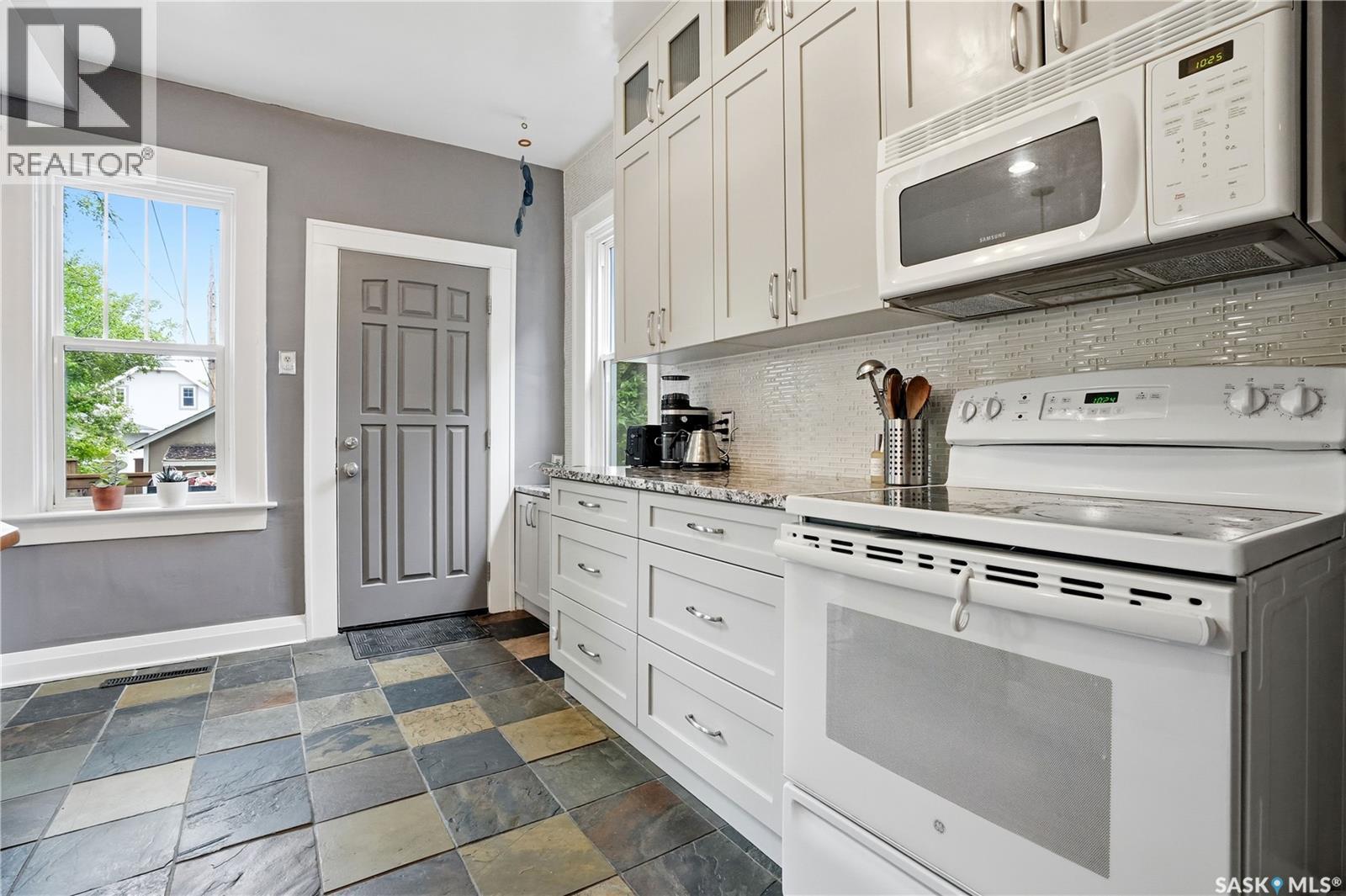 2124 Argyle STREET — photo 20