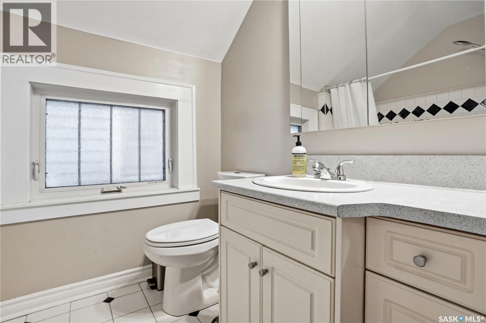 2124 Argyle STREET — photo 27