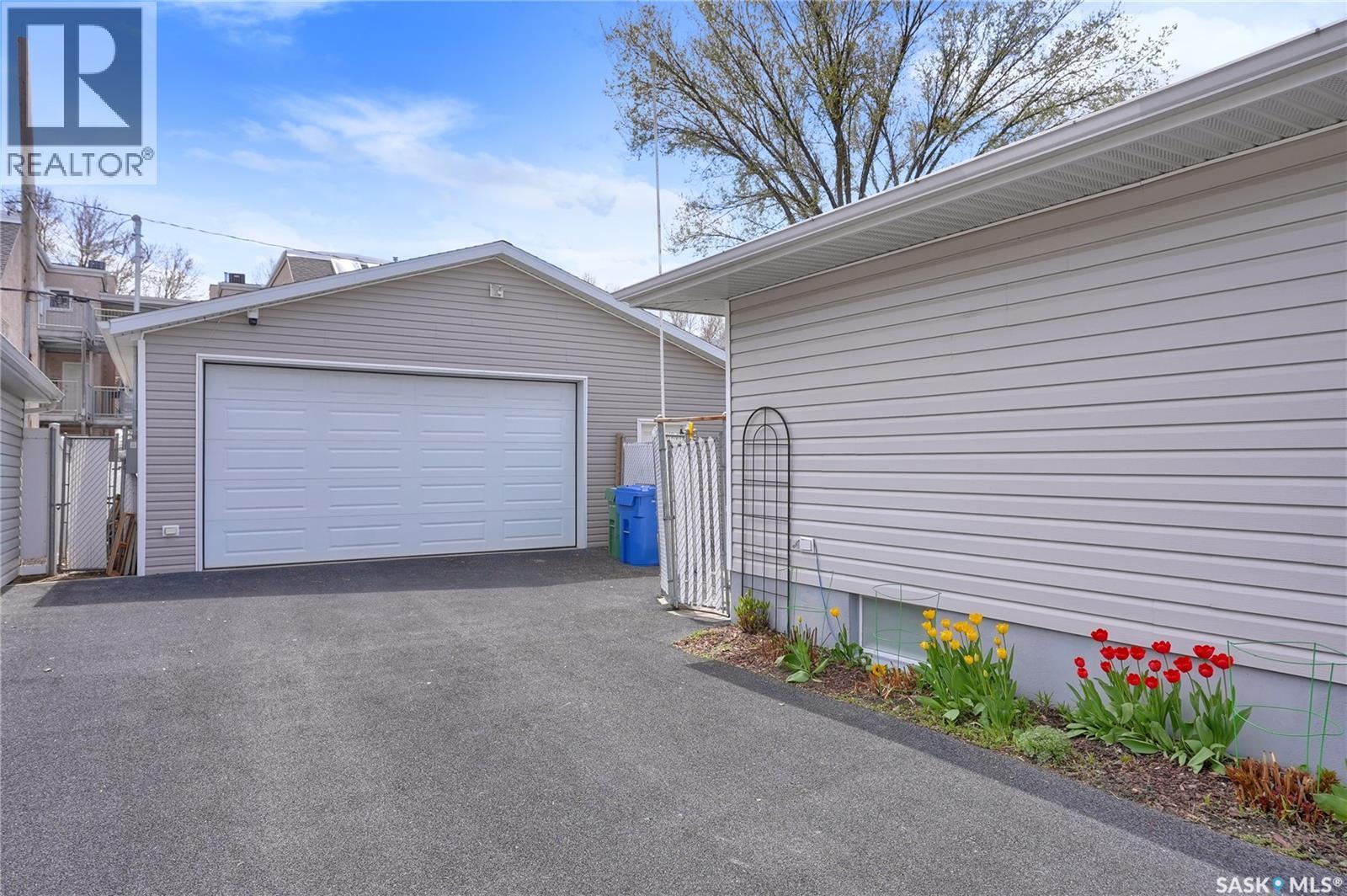 117 DOUGLAS AVENUE E — photo 50