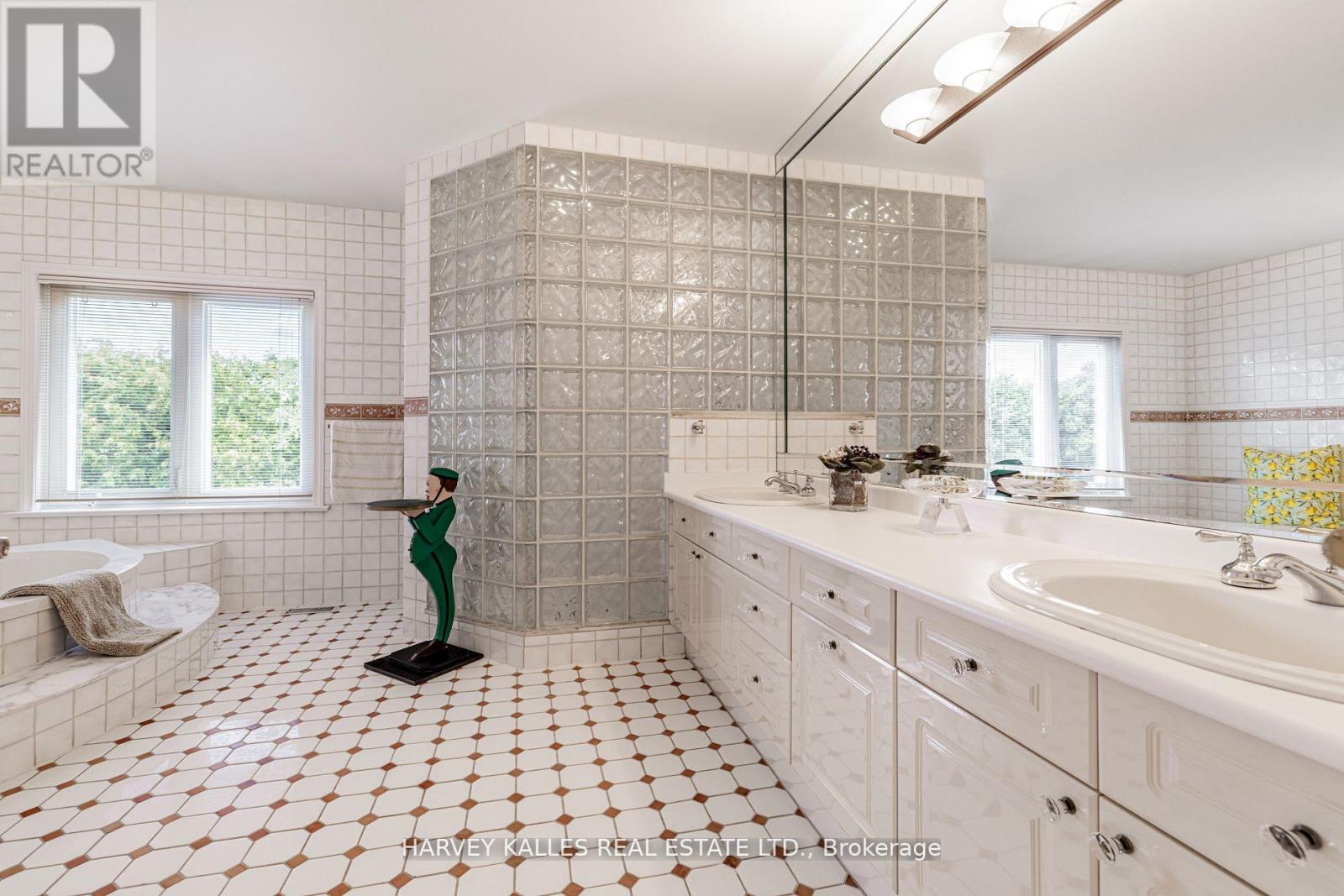 145 RODEO DRIVE - 32
