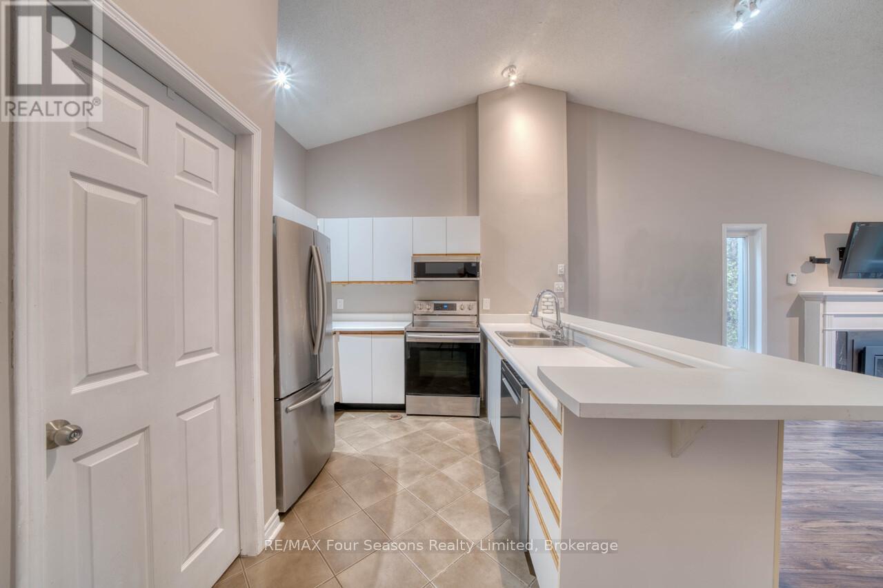 #1 5 HARBOUR STREET E - 21