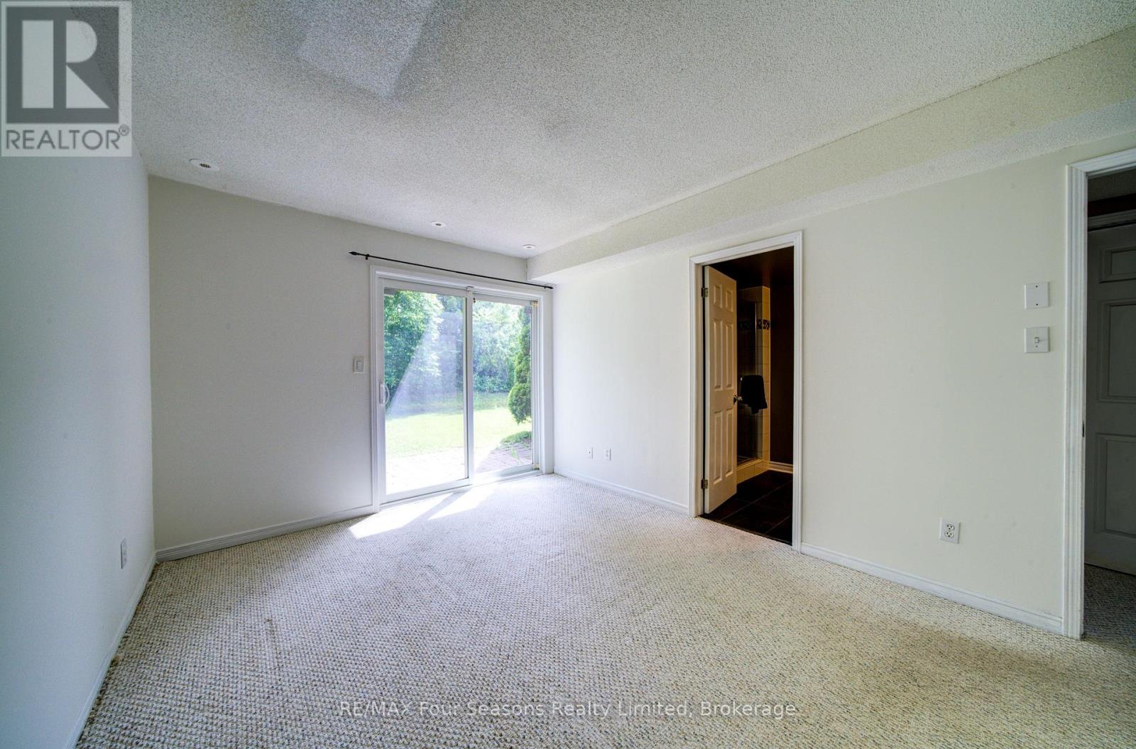 #1 5 HARBOUR STREET E - 9