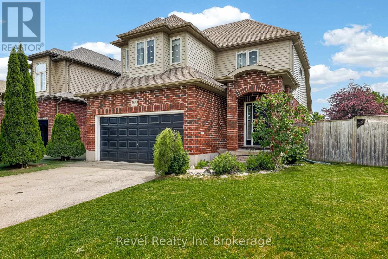762 FRONTENAC CRESCENT - 1