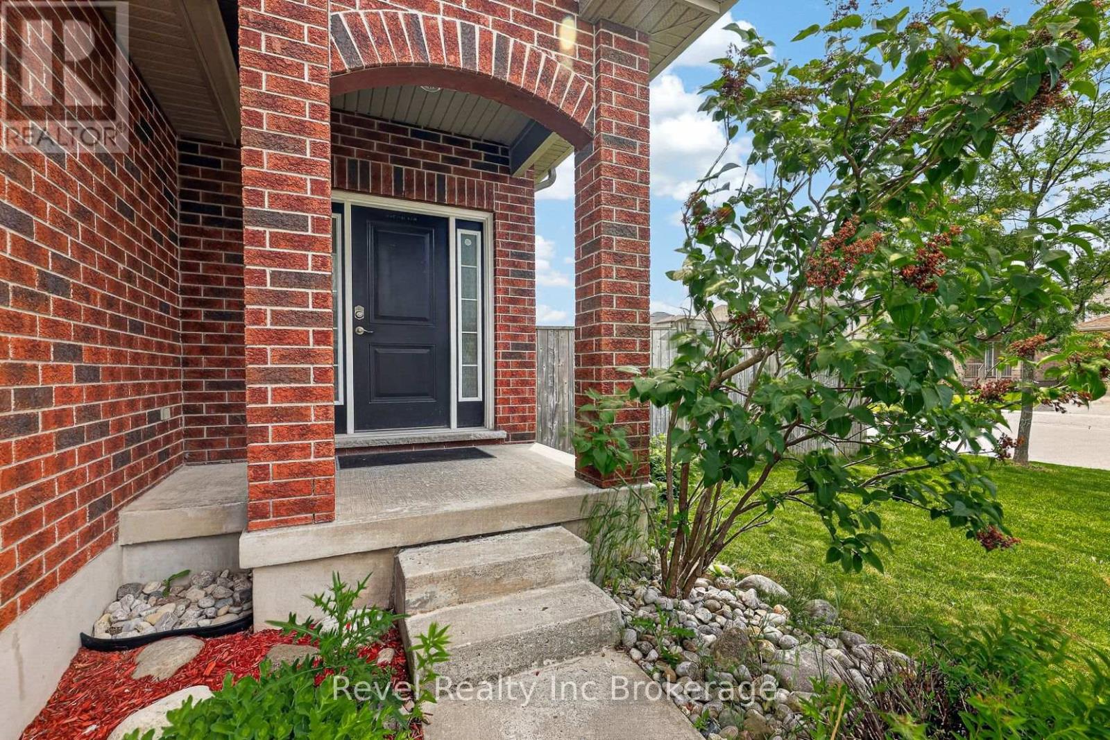 762 FRONTENAC CRESCENT - 5