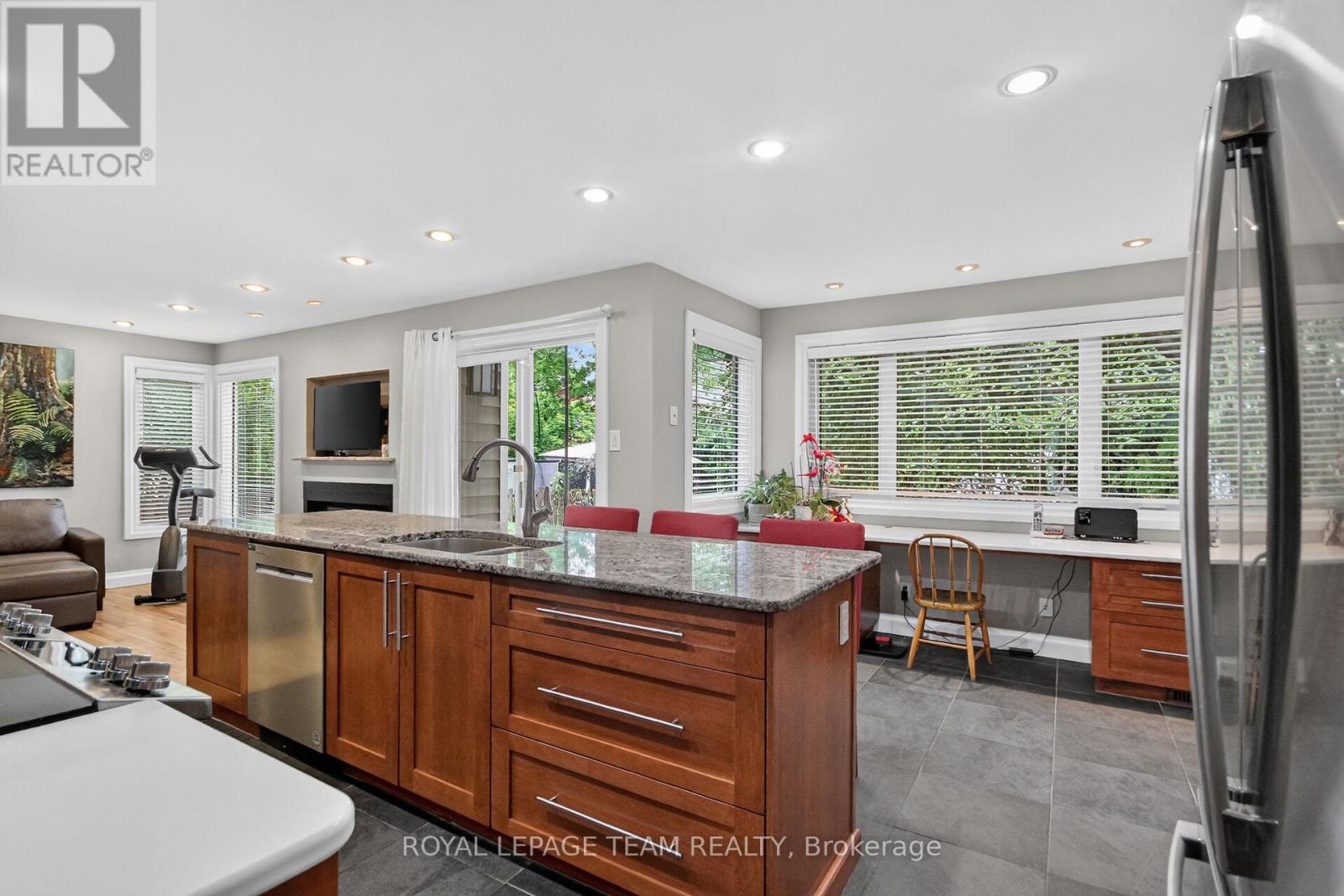 22 LYNHURST AVENUE - 18