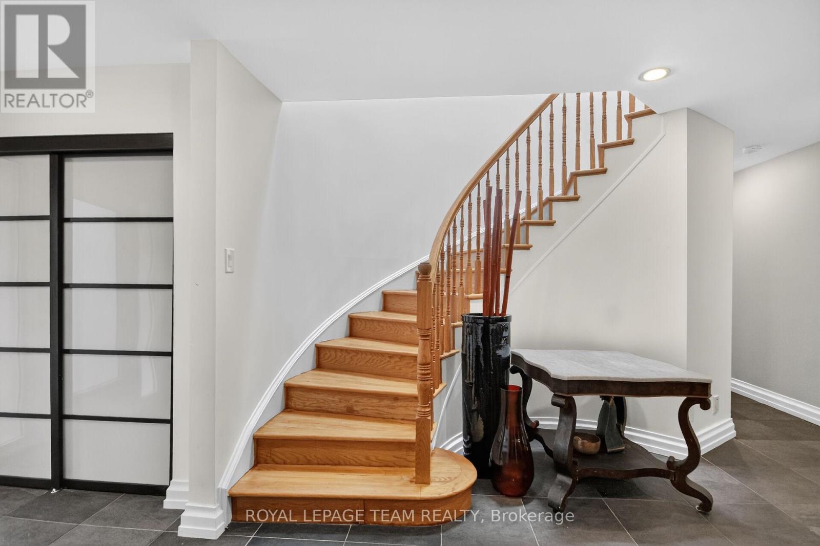 22 LYNHURST AVENUE - 25