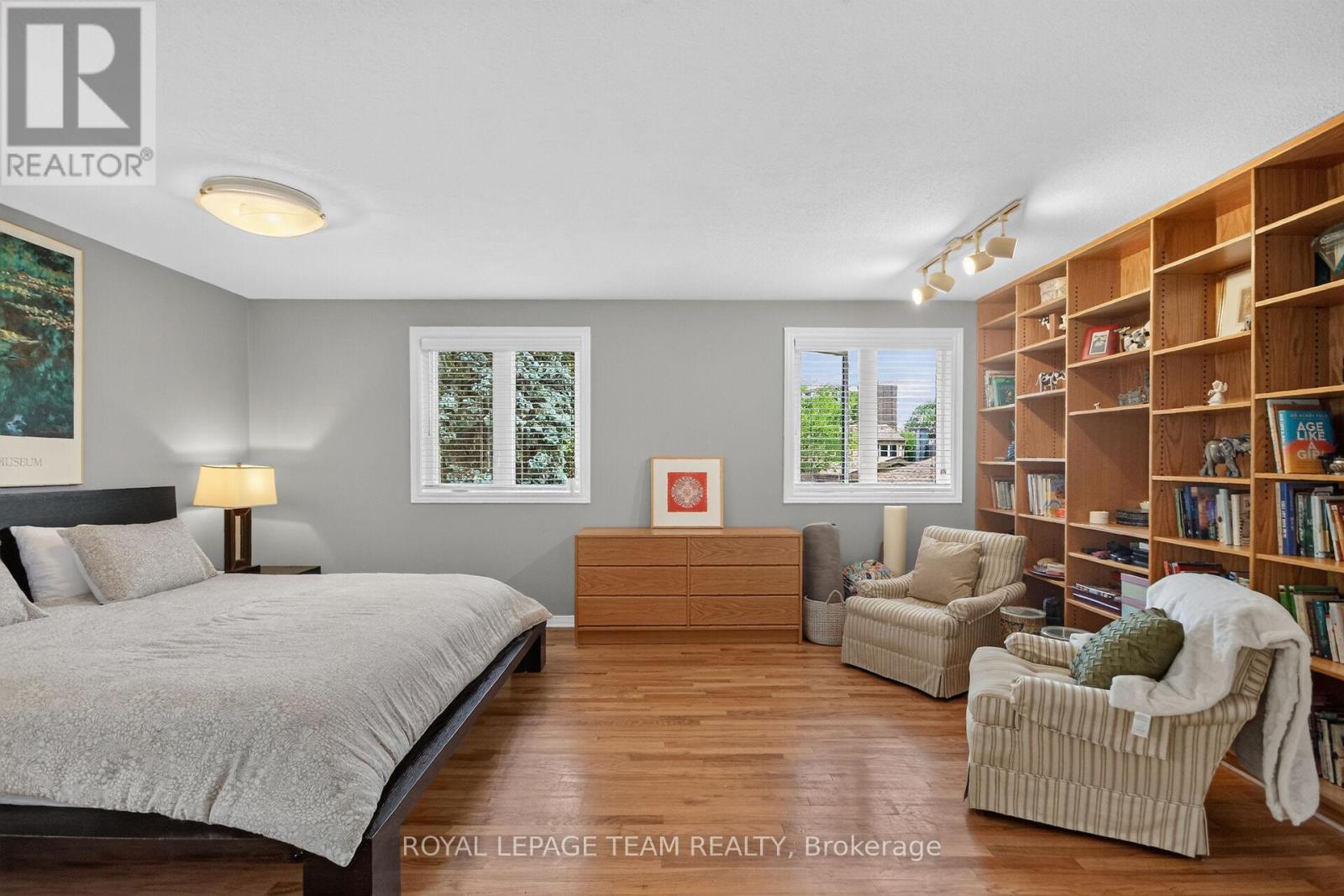 22 LYNHURST AVENUE - 27