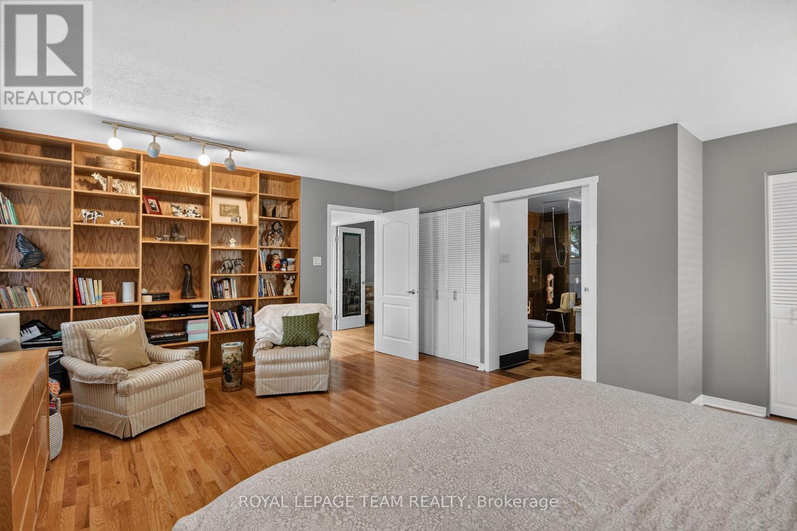 22 LYNHURST AVENUE - 28