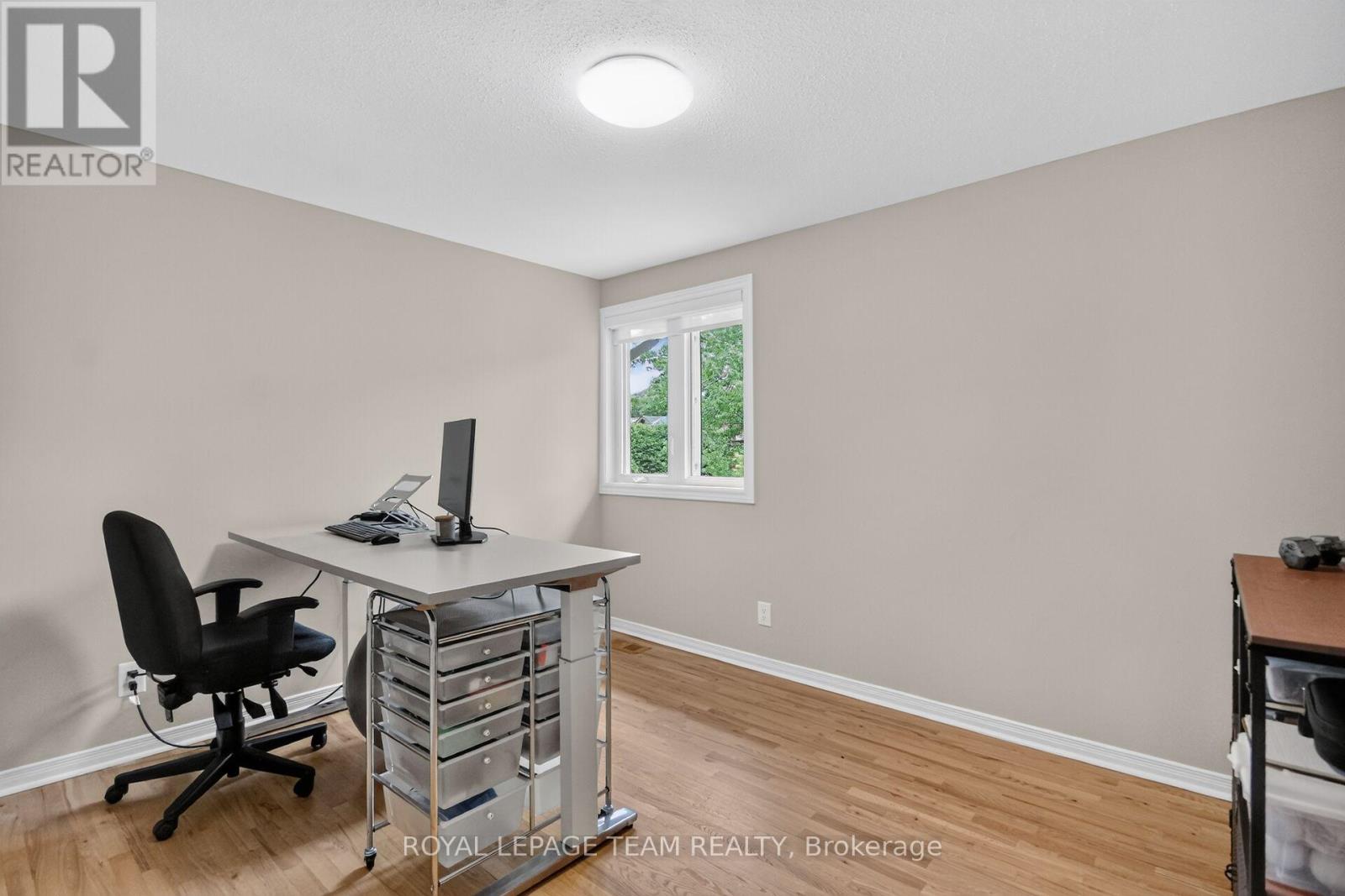 22 LYNHURST AVENUE - 33