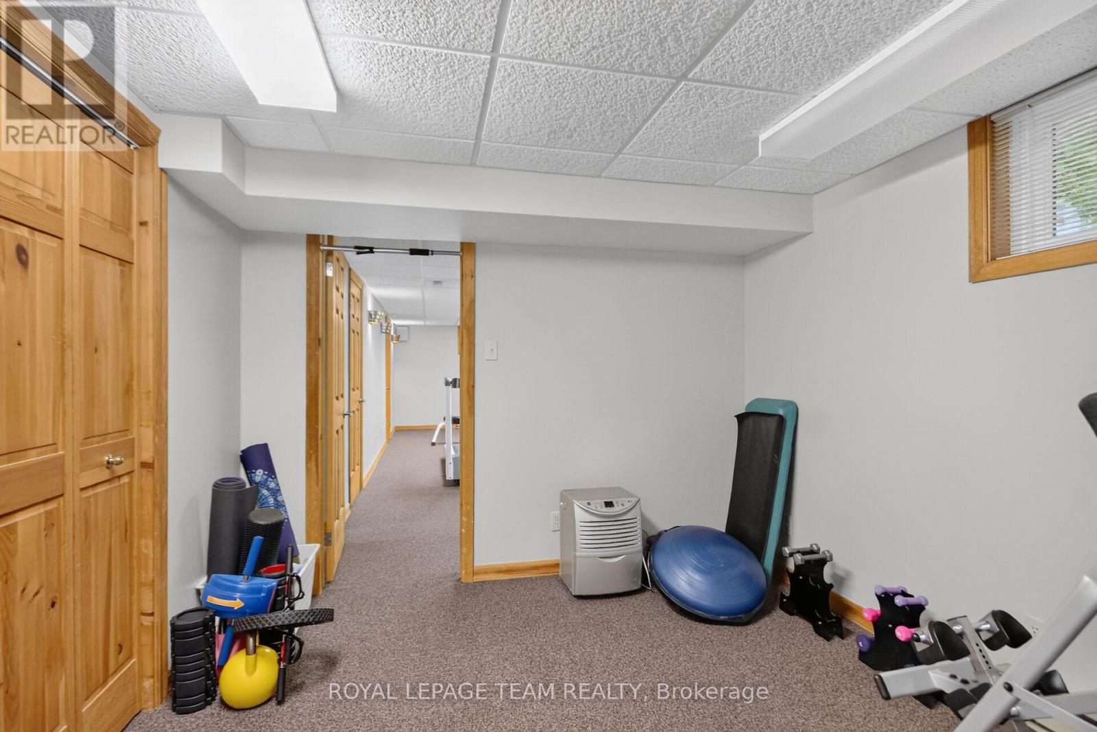 22 LYNHURST AVENUE - 39