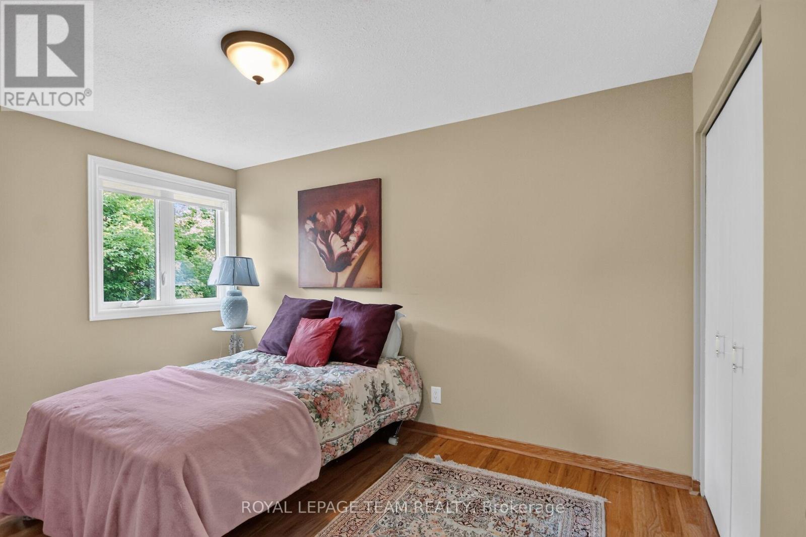 22 LYNHURST AVENUE - 31
