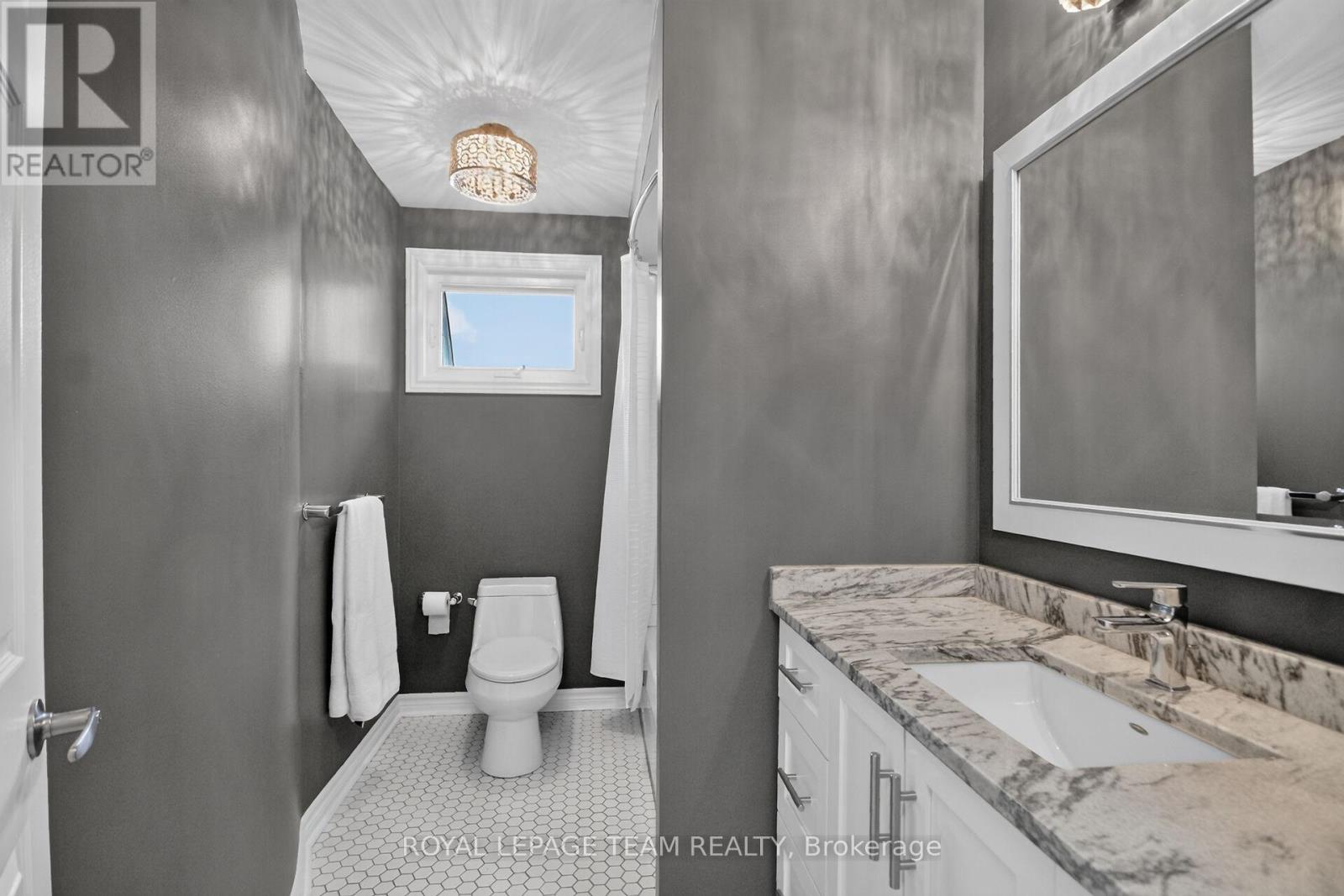 22 LYNHURST AVENUE - 35