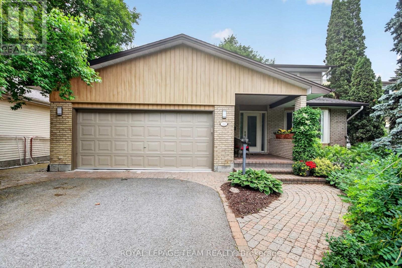 22 LYNHURST AVENUE - 3